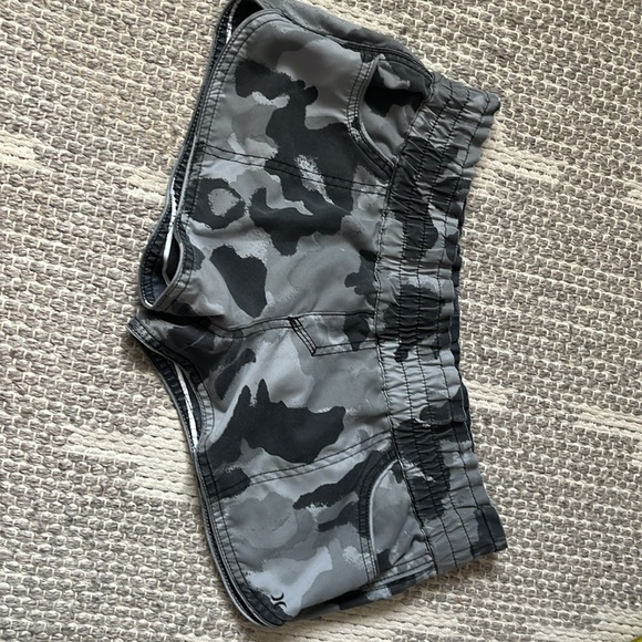 Reversible Hurley board shorts - Picture 6 of 7